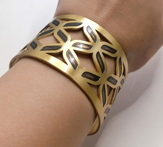 Elegant Brass Bracelet With Intricate Pattern Designs