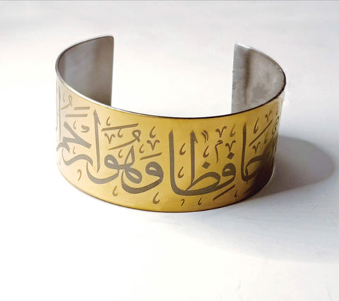سوار أنیق من النحاس المطلي بالذهب مع أي کتابة او تصميم بناء على أختياركم 
