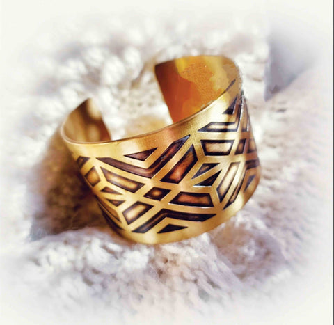 Elegant Stainless Steel Ring With Beautiful Pattern Design