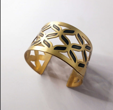Elegant Brass Bracelet With Intricate Pattern Designs